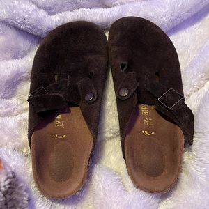 Suede Birkenstock Boston’s